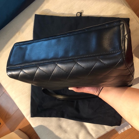 CHANEL double loop in smooth leather and gold hardware - Picture 5 of 12